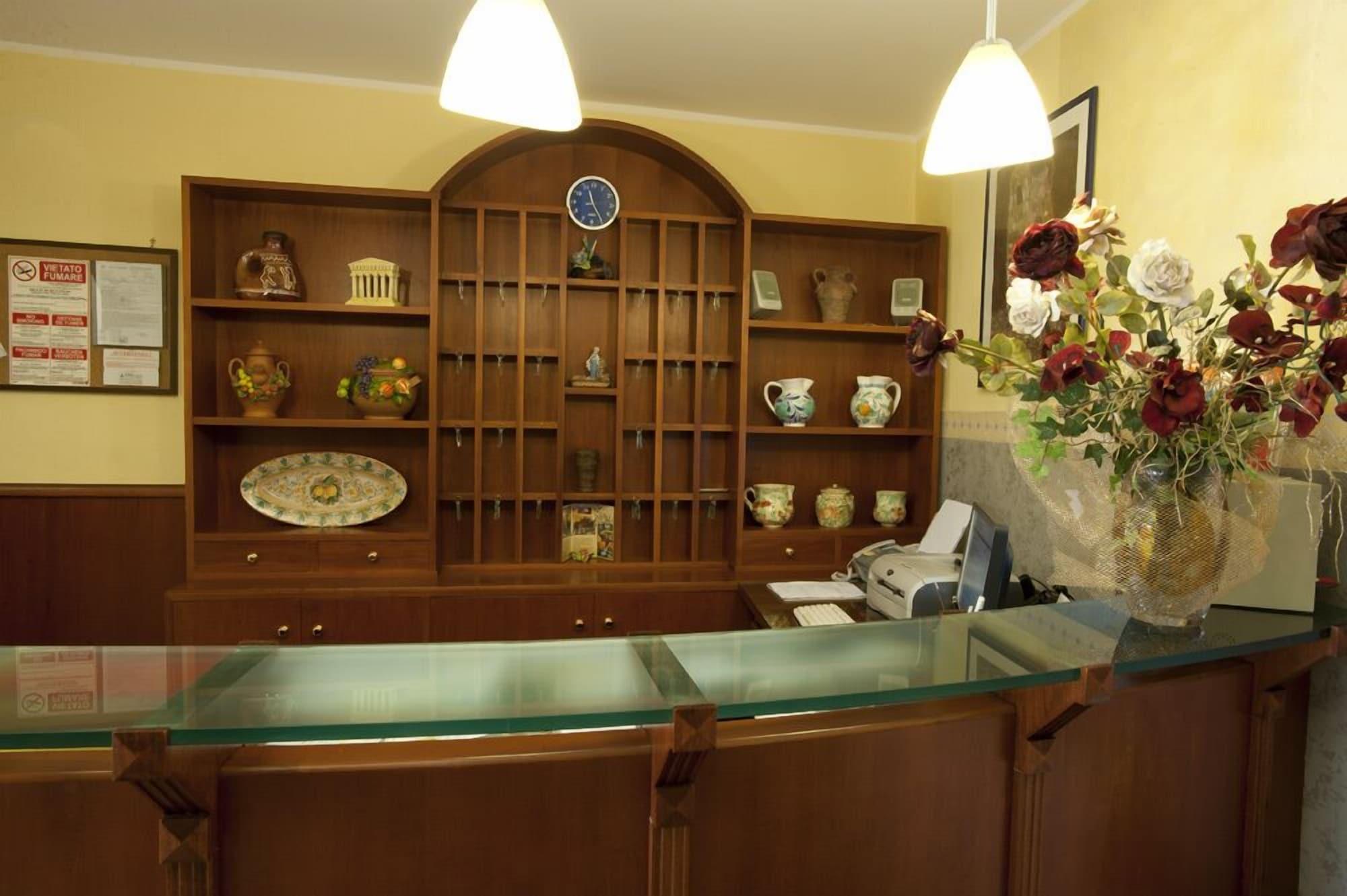 Hotel Columbia Палермо Экстерьер фото