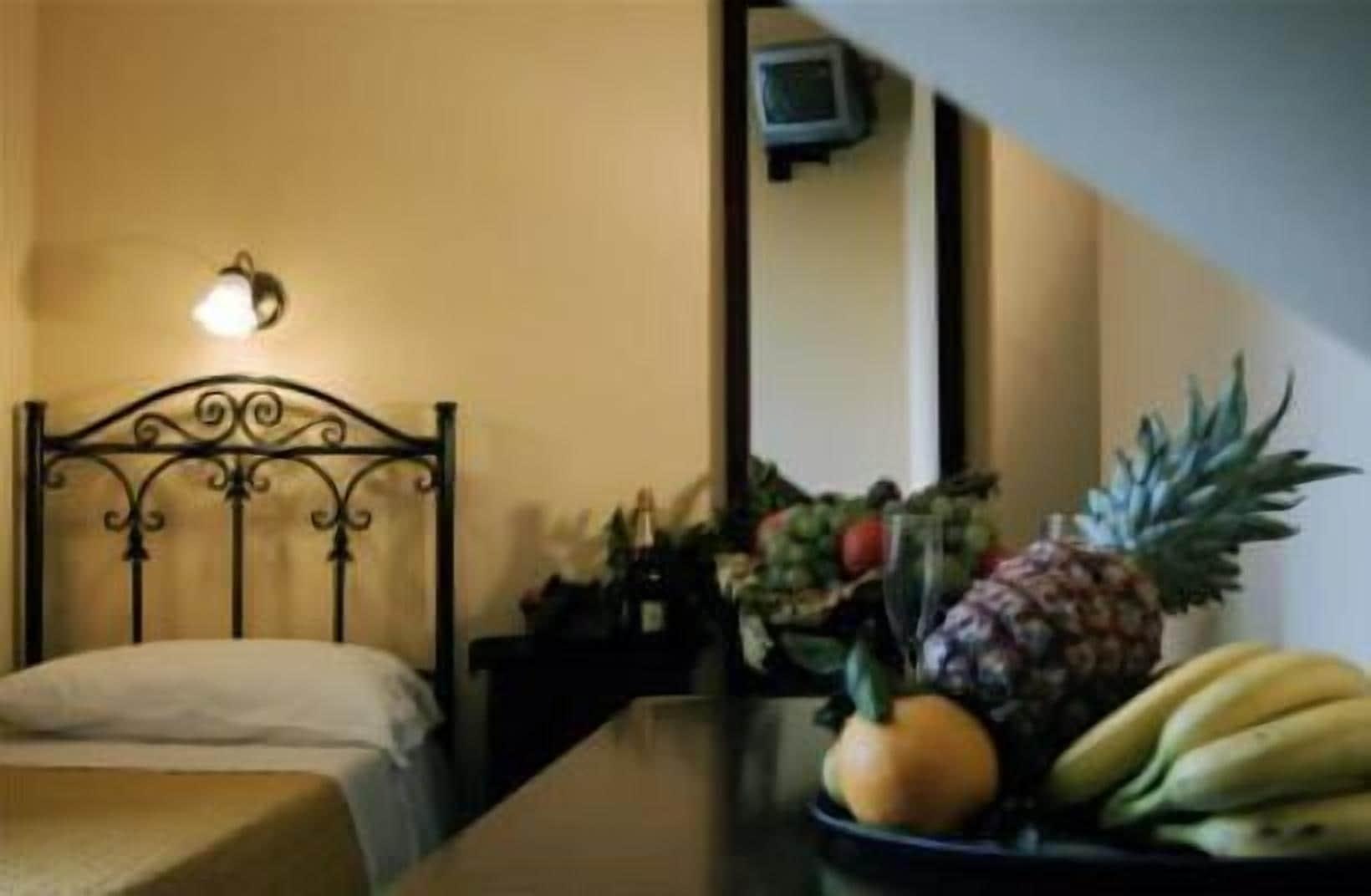 Hotel Columbia Палермо Экстерьер фото
