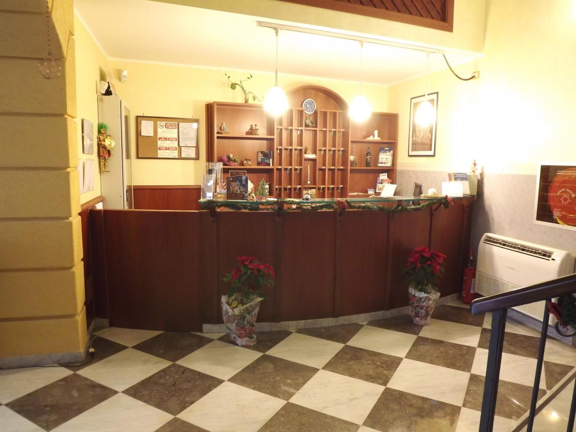 Hotel Columbia Палермо Экстерьер фото