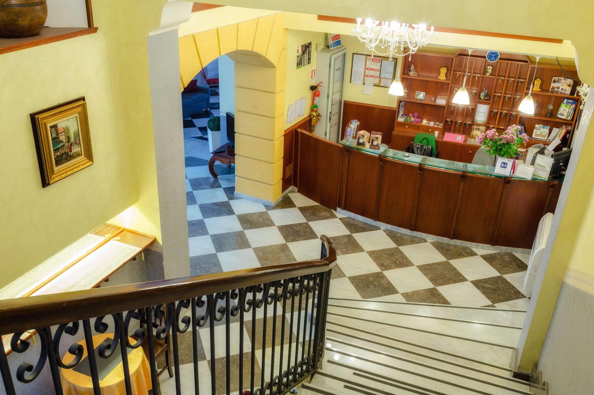 Hotel Columbia Палермо Экстерьер фото